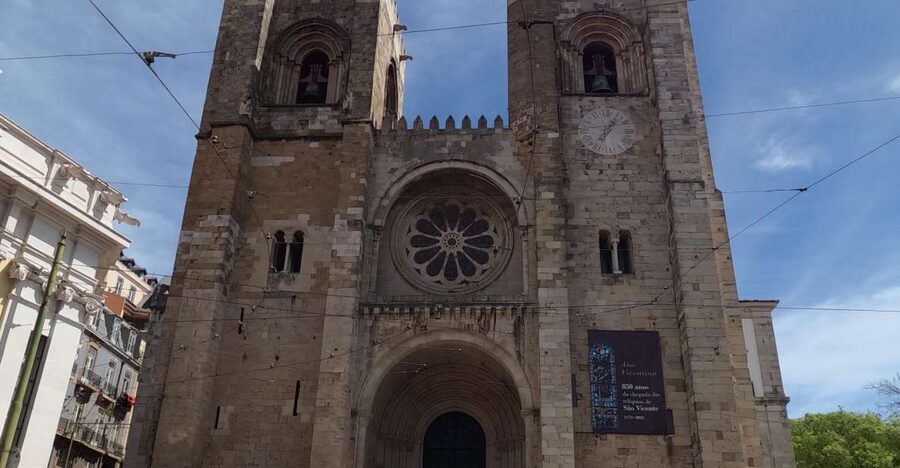 Lisbon:Private guided historical sightseeing Tour by TUK-TUK - Why a Lisbon tuk-tuk makes sense