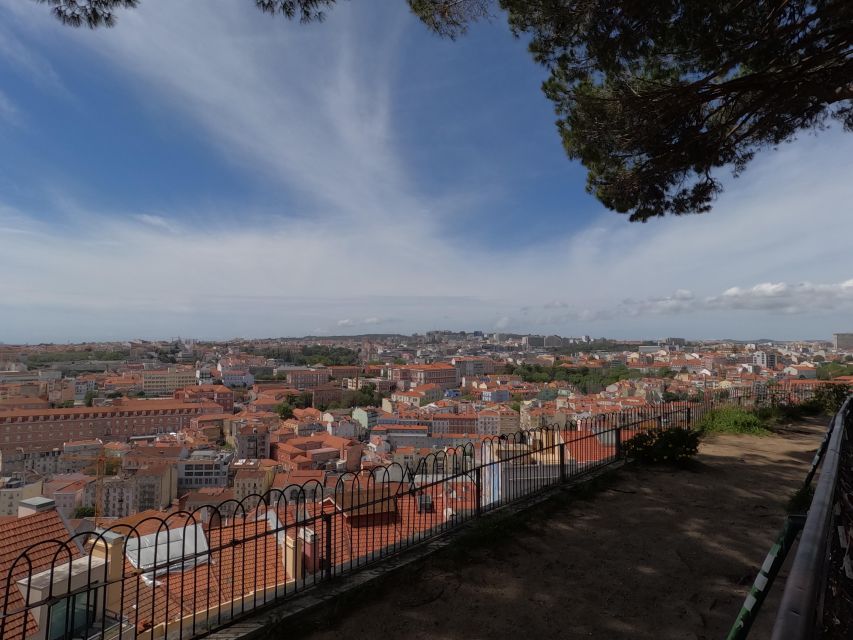 Lisbon:Private guided historical sightseeing Tour by TUK-TUK - Commerce Square and the riverfront finish