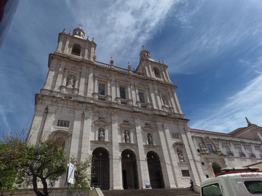 Lisbon:Private guided historical sightseeing Tour by TUK-TUK - The Poetic City route through Chiado and Estrela
