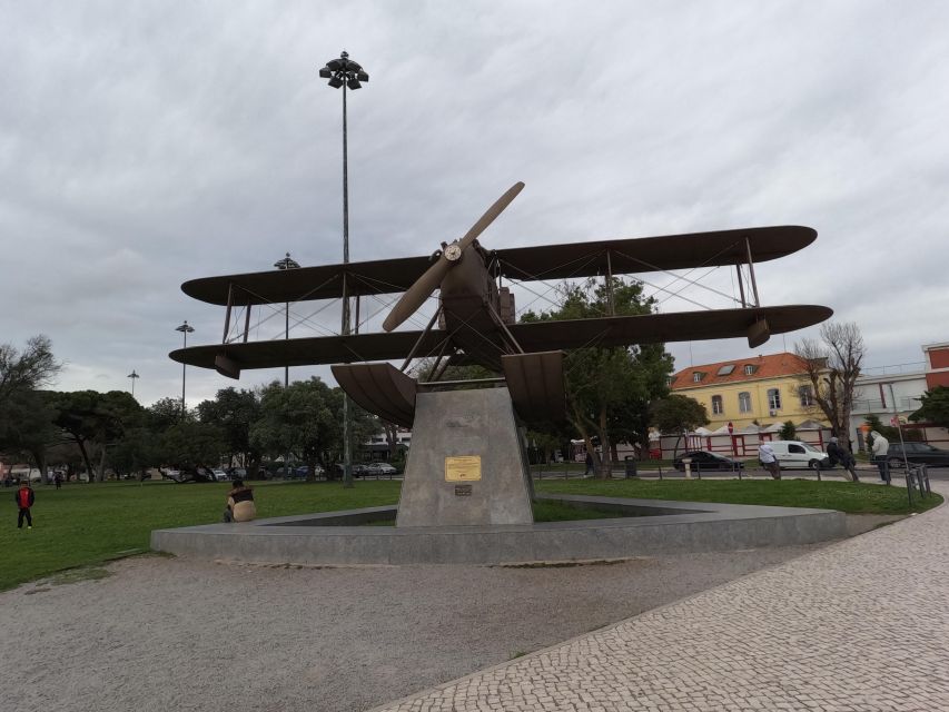Lisbon:Private guided historical sightseeing Tour by TUK-TUK - The seven viewpoints without a long uphill day