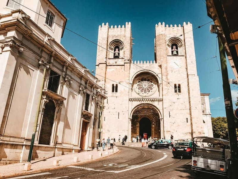 Lisbon: Private Guided Tour by Electric Tuk Tuk - What the private format adds