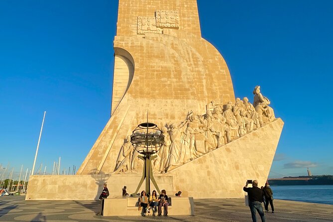 Lisbon Private Guided Tour with a Local and Tuk Tuk Ride - Three viewpoints and two famous Lisbon photo stops