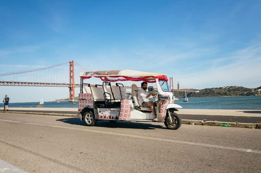 Lisbon: Private Guided Tuk-Tuk Tour with Hotel Pickup - Alfama, the cathedral, and Saint Anthony