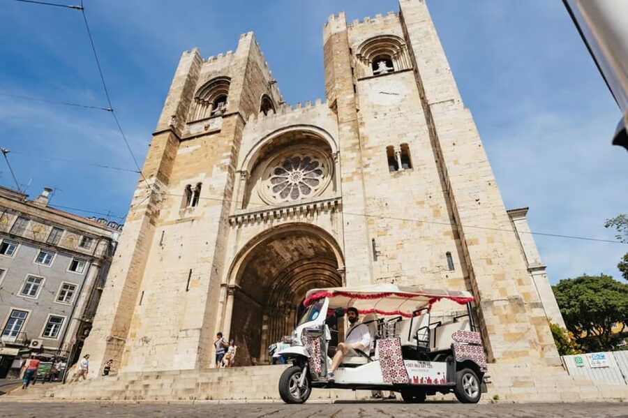 Lisbon: Private Guided Tuk-Tuk Tour with Hotel Pickup - Graça, Mouraria, and São Vicente