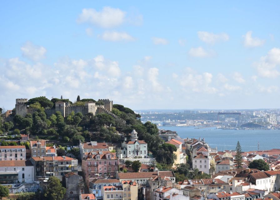 Lisbon: Private Historic Tour by Eco Tuk Tuk - What the guide adds to the ride