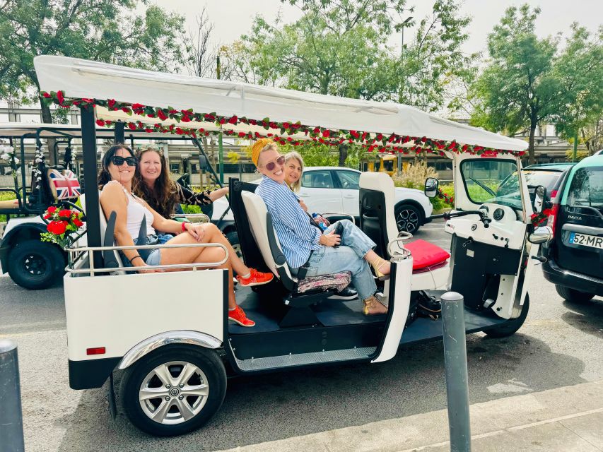 Lisbon: Private Sightseeing Tour by Tuk-Tuk - Santa Luzia and Portas do Sol: two views, two moods