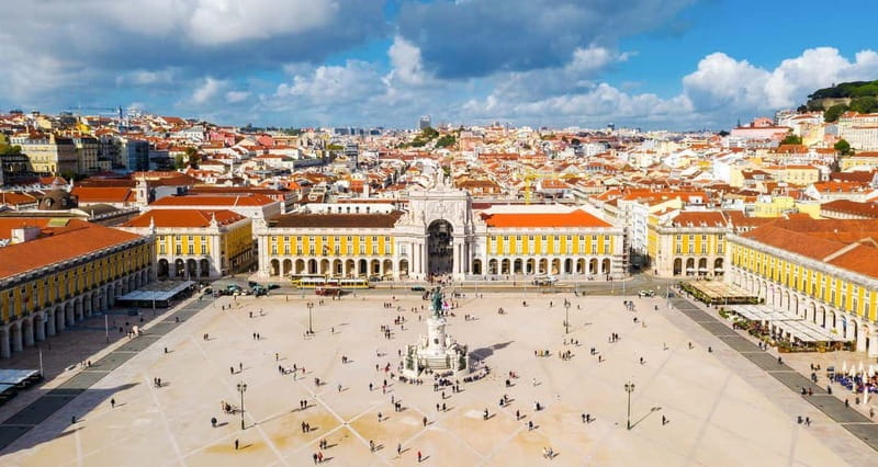 Lisbon: Private Sightseeing Tour by TukTuk - From São Vicente to central Lisbon