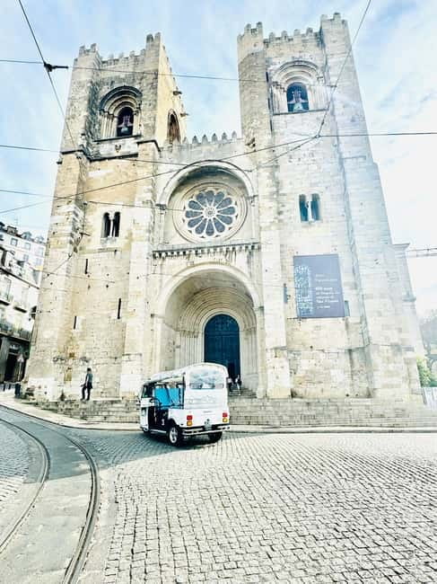 Lisbon: Private Sightseeing Tour by TukTuk - Comfort, bumps, and practical limits