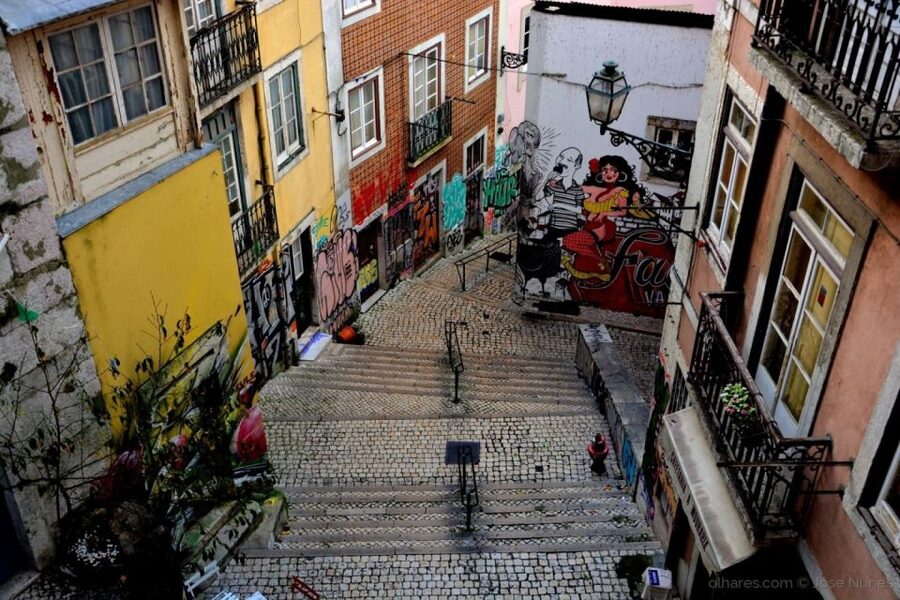 Lisbon: Private Sightseeing Tour in a Vintage Tuk Tuk - Viewpoints, photos, and the feel of the ride