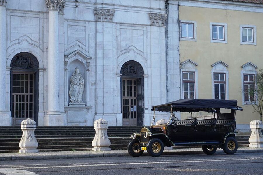 Lisbon: Private Sightseeing Tour in a Vintage Tuk Tuk - The guide makes the difference