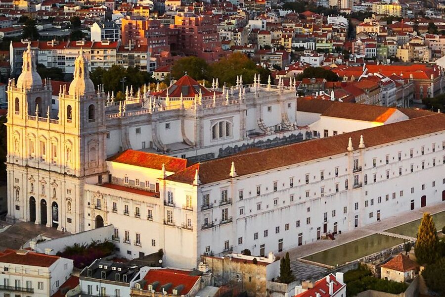 Lisbon: Private Sightseeing Tour in a Vintage Tuk Tuk - Who should book this Lisbon tour