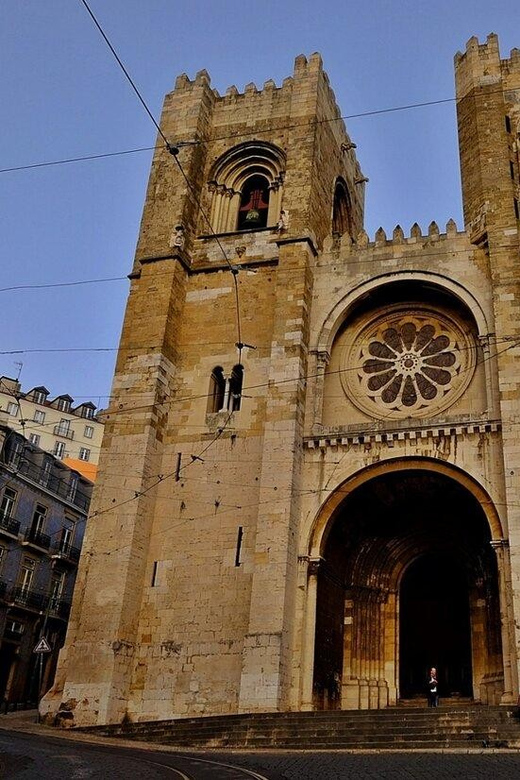 Lisbon: Private Tour by Tuk Tuk - Baixa and the broad sweep of Commerce Square