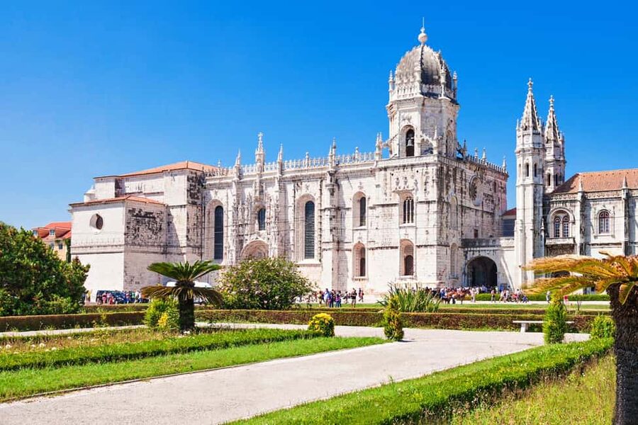 Lisbon: Private Tuk-Tuk City Tour With Local Guide - Key points at a glance