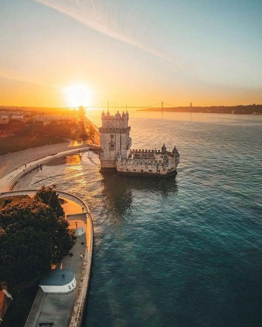 Lisbon: Private Tuk-Tuk City Tour With Local Guide - Santa Luzia and Portas do Sol