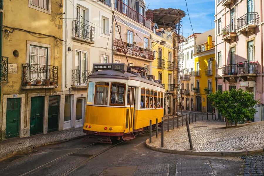 Lisbon: Private Tuk-Tuk City Tour With Local Guide - Praça do Comércio, Rua Augusta, and central Lisbon