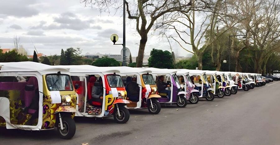 Lisbon: Private Tuk Tuk Sightseeing Tour & Historic Stories - A compact ride through old Lisbon