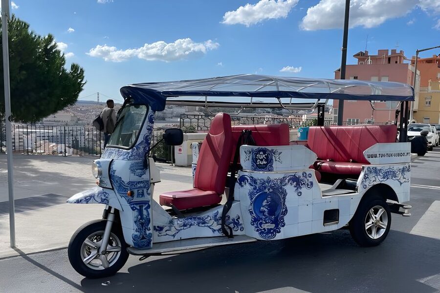 Lisbon: Private Tuk Tuk Sightseeing Tour & Historic Stories - What the driver adds