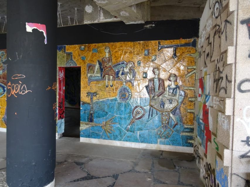 Lisbon: Private Tuk-Tuk Street Art Tour for 2,5 hours - Santa Maria Maior connects art with Lisbon’s oldest center