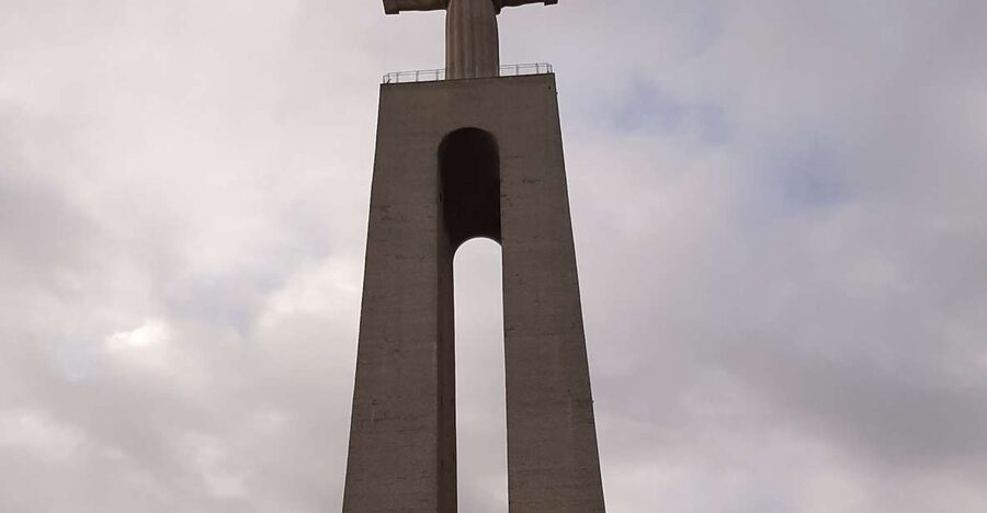 Lisbon: Private Tuk Tuk Tour Christ the King & Abril Bridge - Almada’s quieter side and the burned winery