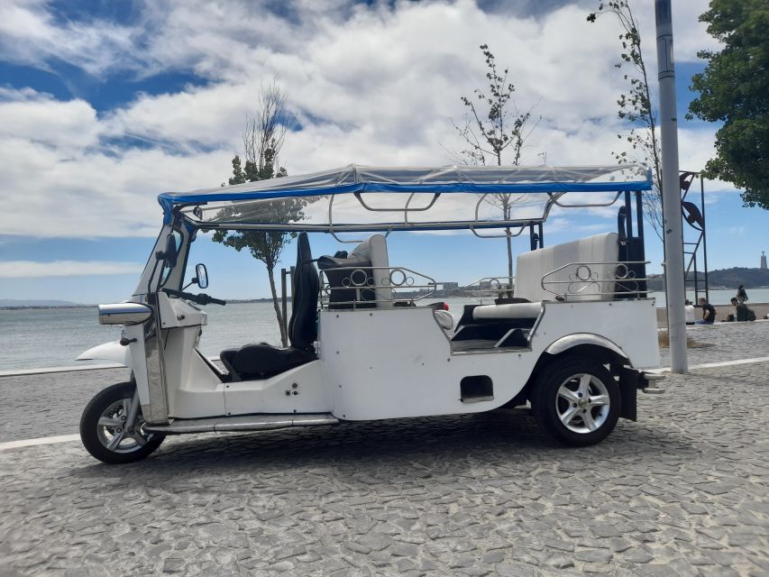 Lisbon: Private Tuk-Tuk Tour for 2 hours - Santa Luzia and Portas do Sol