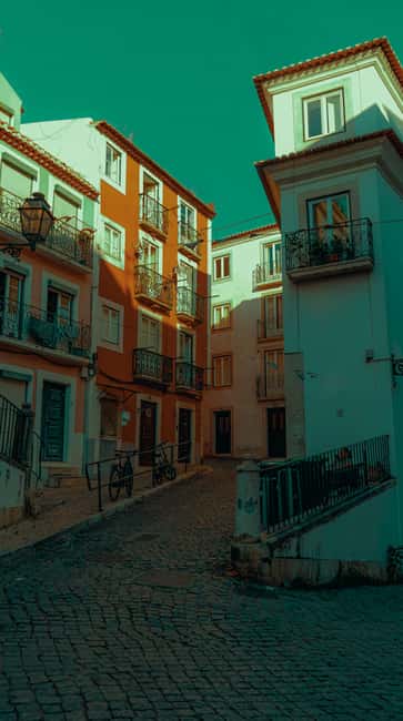Lisbon: Private Tuk-Tuk Tour of Old Town & Scenic Viewpoints - São Vicente, the National Pantheon, and the Fado Museum