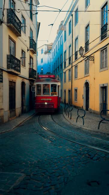 Lisbon: Private Tuk-Tuk Tour of Old Town & Scenic Viewpoints - What the $31 price gives you