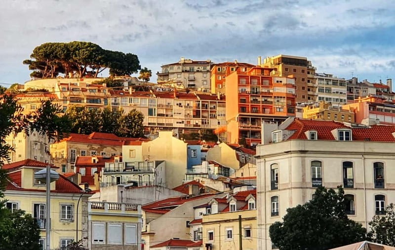 Lisbon: Private Tuk-Tuk Tour of Old Town & Scenic Viewpoints - Starting at Praça do Comércio and Lisbon’s riverfront