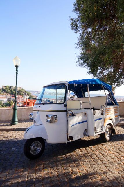 Lisbon: Private Tuk-Tuk Tour with Local Guide - Santa Luzia and Portas do Sol