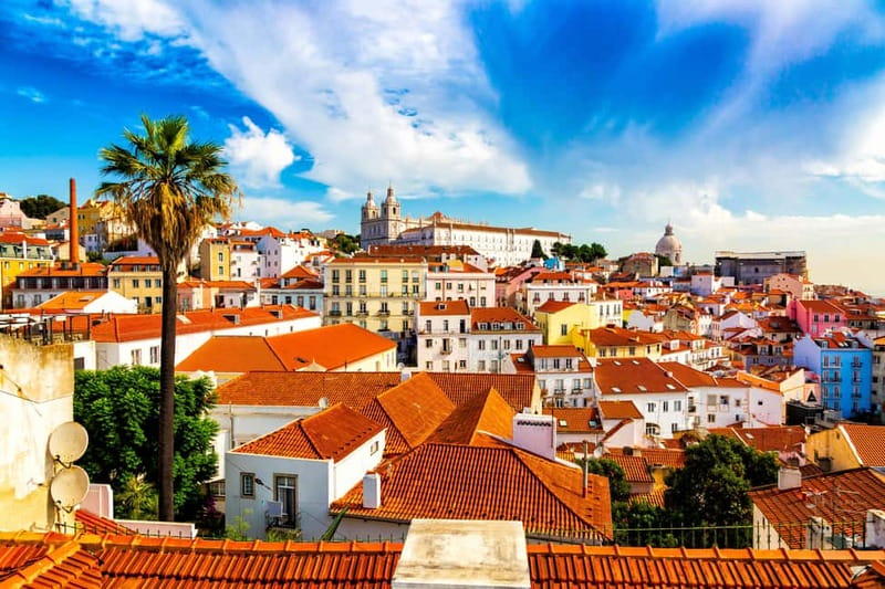 Lisbon: Private Tuk Tuk Tour with Professional Guide - What to bring and what to expect