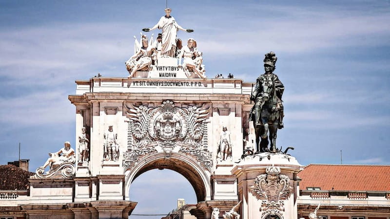 Lisbon: Private Tuktuk Tour with History & Music - Commerce Square and the lower city