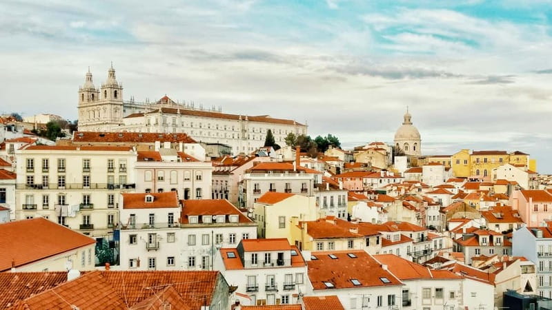Lisbon: Private Tuktuk Tour with History & Music - São Vicente, the Pantheon, and the flea market area