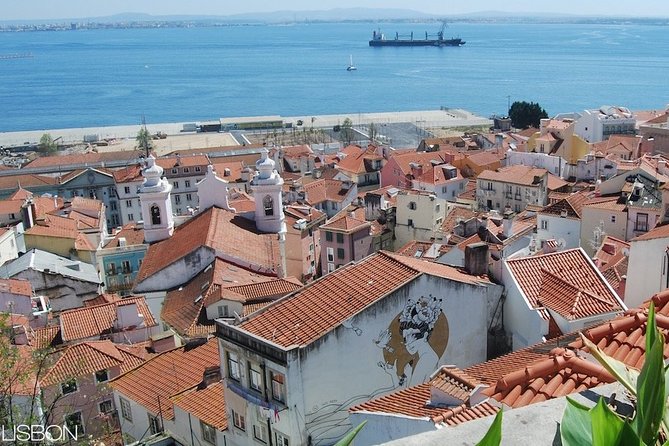Lisbon - Private Vintage Tuk Tour with Hotel Pickup - What the guide can add