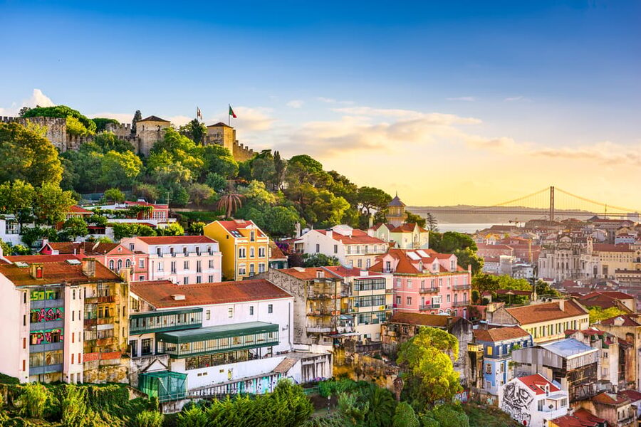 Lisbon's historic old town in a tuk-tuk in German - Is $188 a good value for four people?