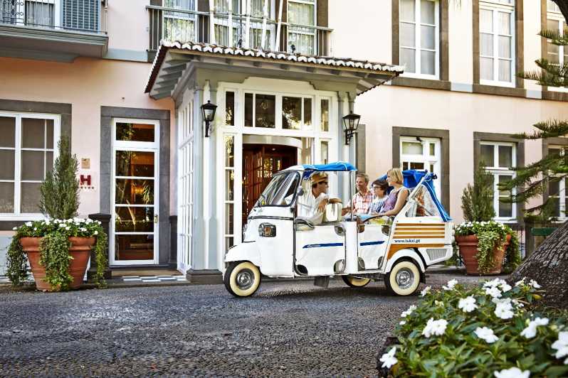 Lisbon's historic old town in a tuk-tuk in German - Sé Cathedral and Santa Luzia’s tiled view