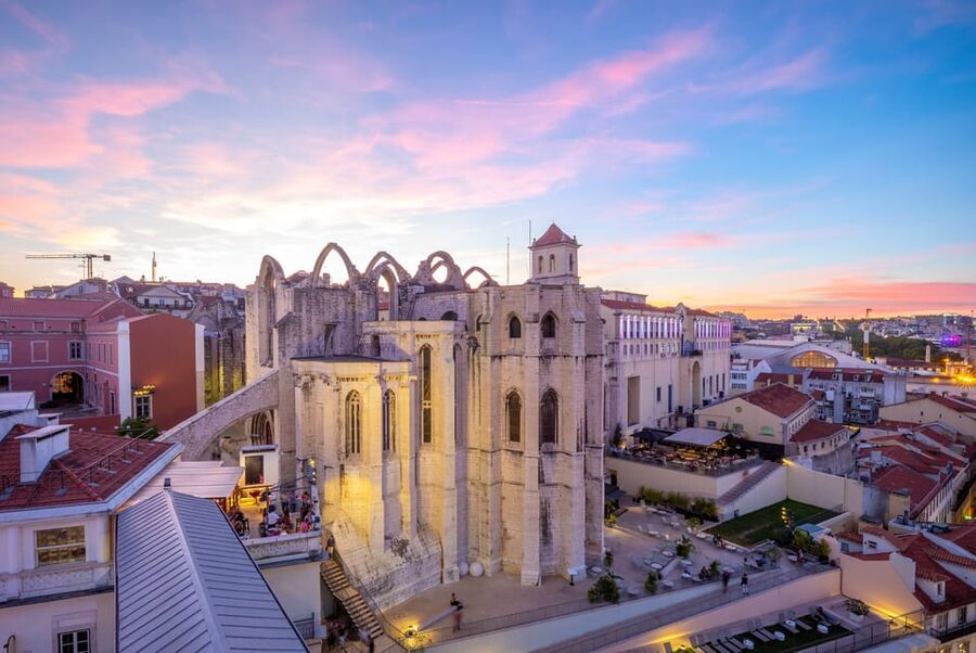 Lisbon's historic old town in a tuk-tuk in German - German commentary and the private format