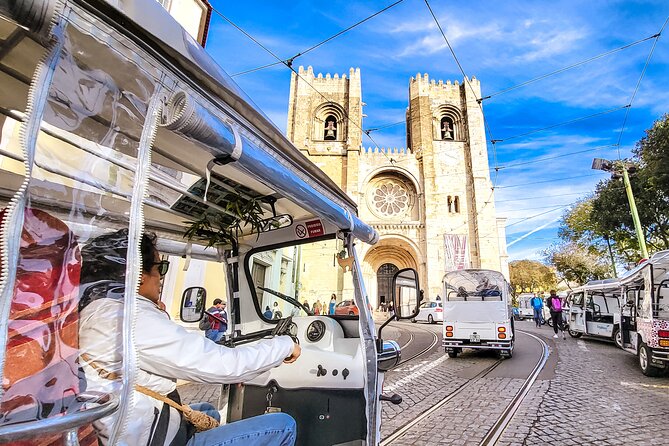 Lisbon tour Oldtown & Viewpoints on a tuktuk! - Portas do Sol and the first Tagus panorama