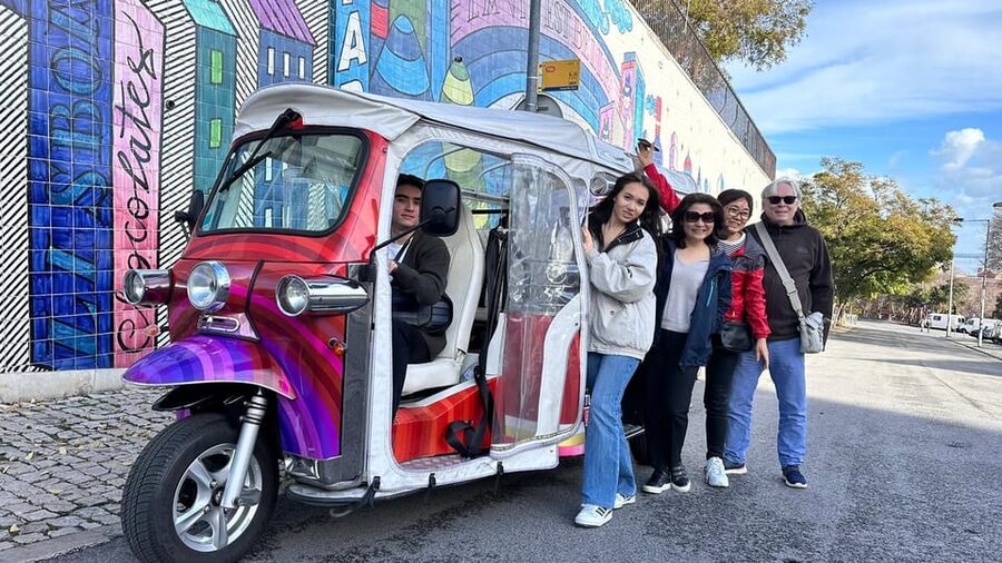 Lisbon Tour With Tuktuk - Lisbon Cathedral and the first look at Alfama