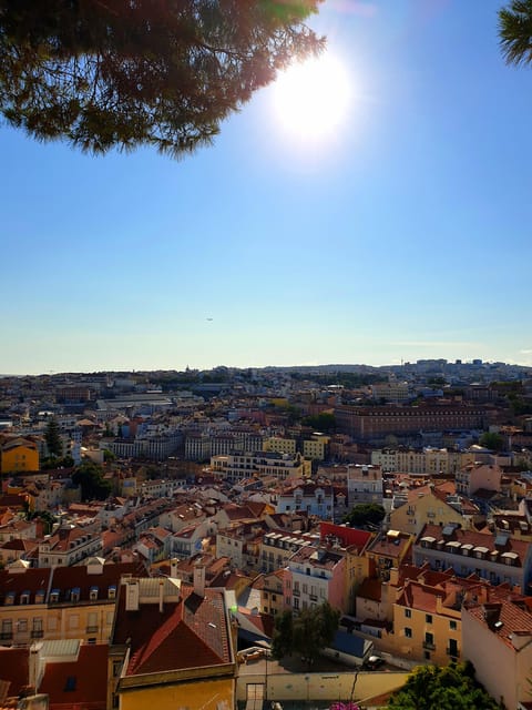 Lisbon: Tuk Tuk 2H Tour Lisbon with a Old Timer - Alfama by narrow street