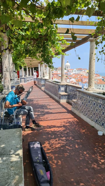 Lisbon: Tuk Tuk 2H Tour Lisbon with a Old Timer - Santa Justa without the long wait