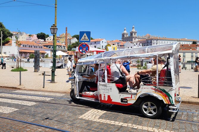 Lisbon Tuk Tuk: Explore Lisbon’s Hidden Treasures 1:30h - The hilltop viewpoint mix-up to clarify
