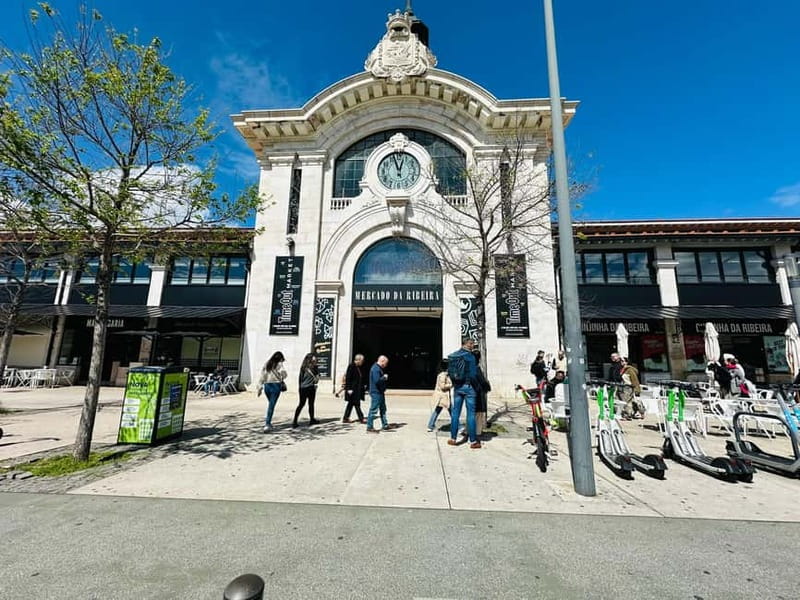 Lisbon Tuk Tuk Tour 1 Hour 30 Min - A five-minute pause at Time Out Market