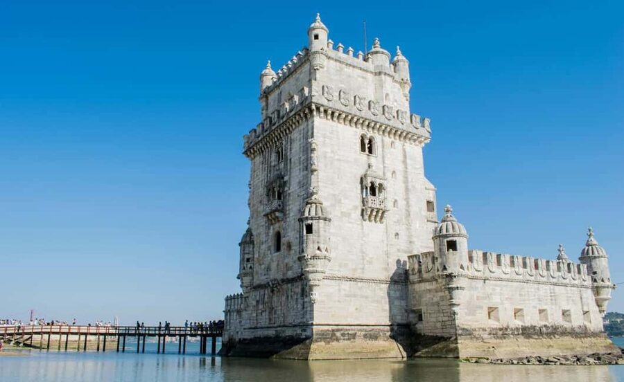 Lisbon: tuk-tuk tour with free hotel pickup - From Rossio Square to the Santa Justa Lift