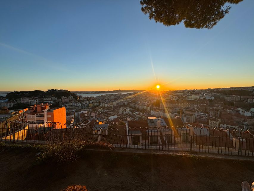 Lisbon: Tuk Tuk with hotel pick up and the best of old city - Santa Luzia gives you the postcard view