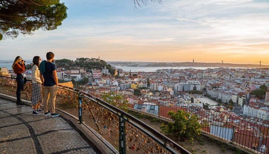 Lisbon Tuktuk Old-town Sightseeing Tour - Key points at a glance