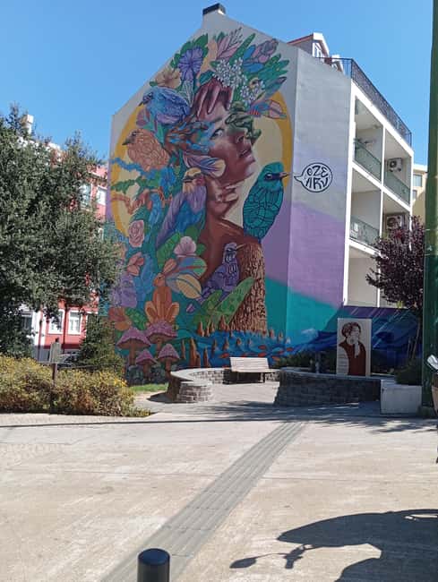 Lisbon. Tuktuk tour, Alfama & Historic city tour - Should you book the Alfama and historic city tour?