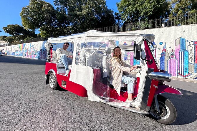 Lisbon Tuktuk Tour With Pickup - Lisbon Cathedral and the first look at Alfama