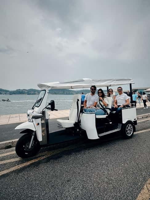 Lisbon with Tukxi: Private Belém Tuk-Tuk Tour - Pastéis de Belém: a 10-minute sugar break