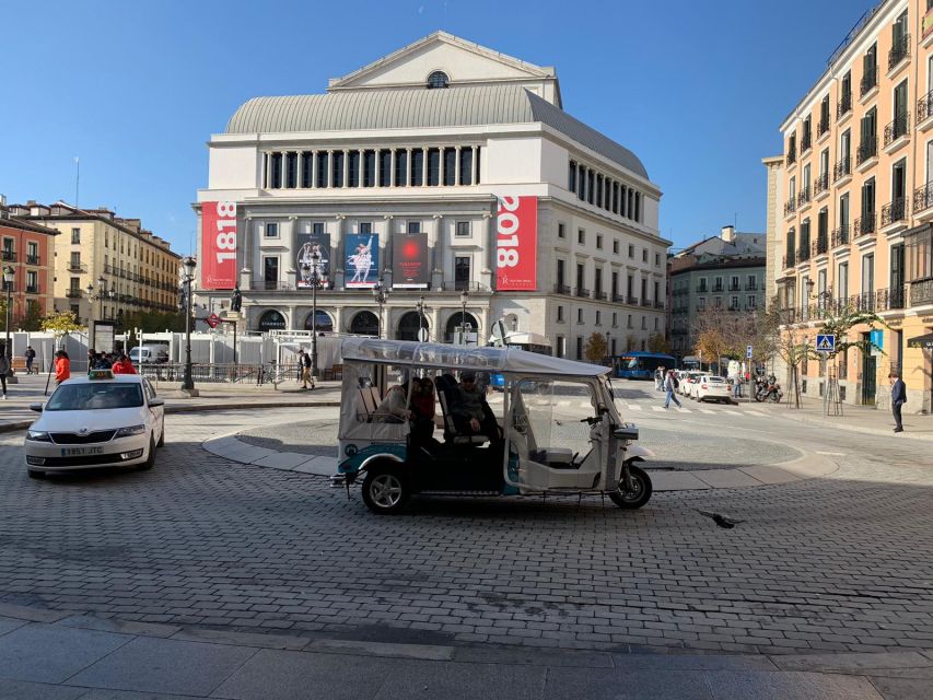 Madrid: City Highlights Tuk Tuk Tour - Puerta de Alcalá and the grand Paseo del Prado