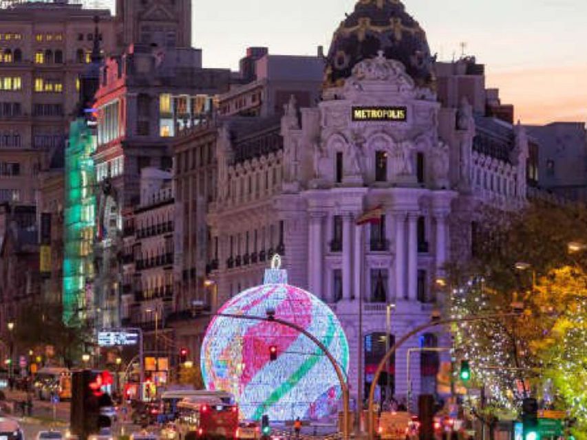 Madrid: City Highlights Tuk Tuk Tour - What the guides add to the experience