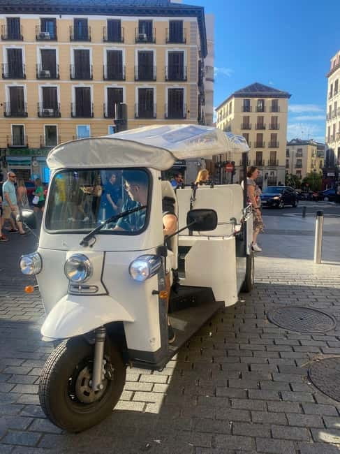 Madrid: Eco-Friendly, Private, and Unique Tuk Tuk Experience - Cibeles, Recoletos, and Salamanca